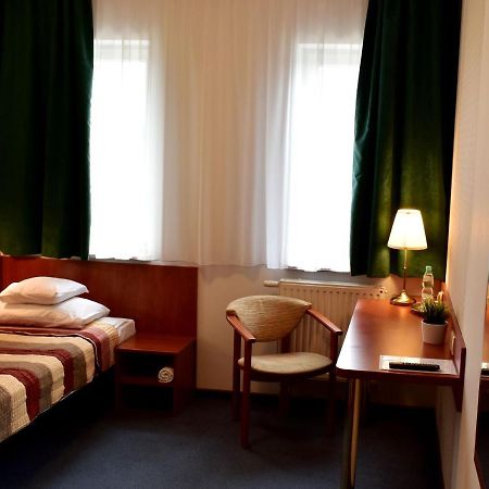 Hotel Złote Dęby Warschau Buitenkant foto