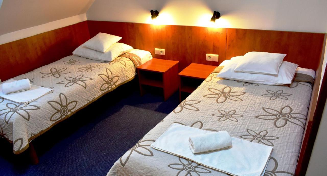 Hotel Złote Dęby Warschau Buitenkant foto