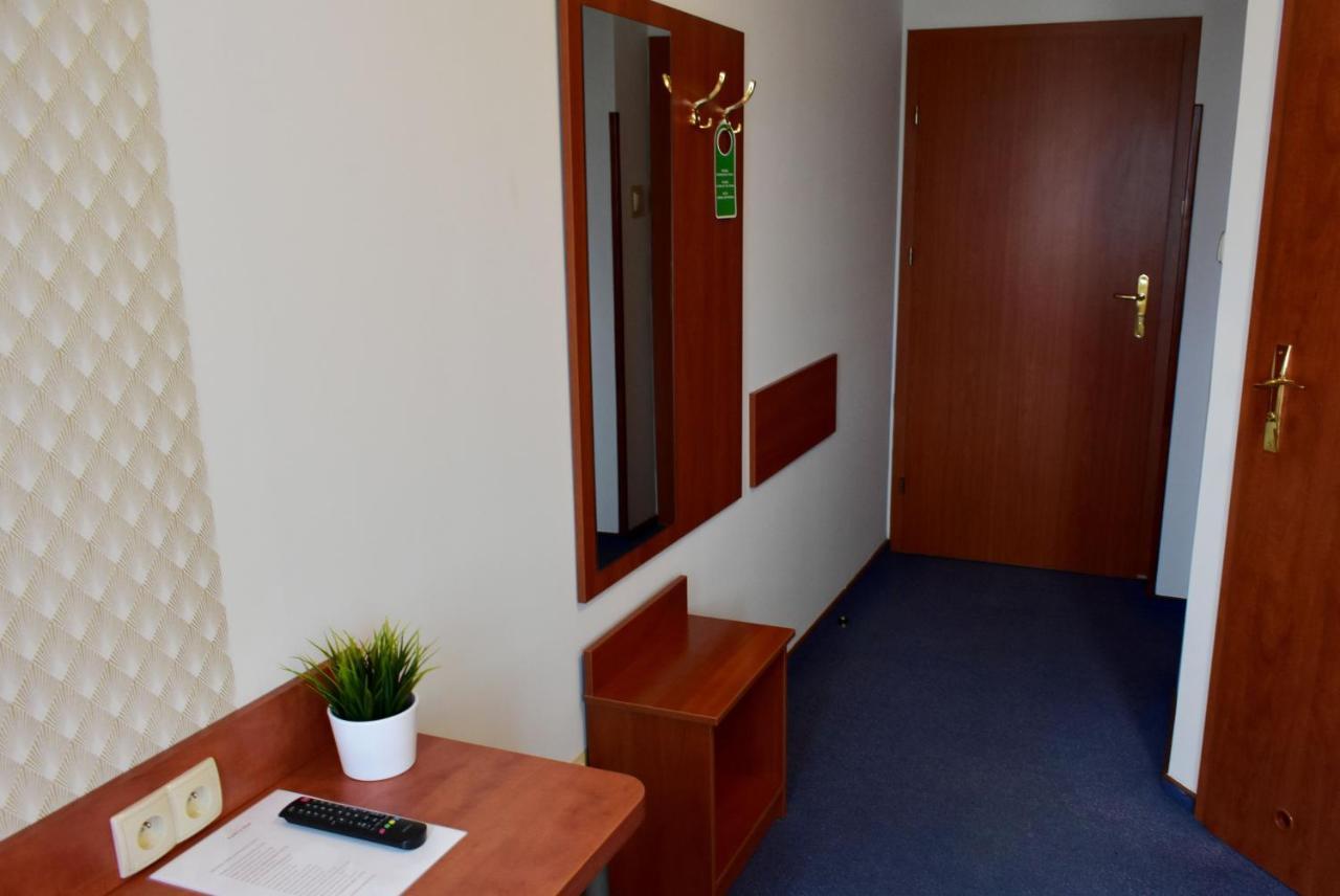Hotel Złote Dęby Warschau Buitenkant foto