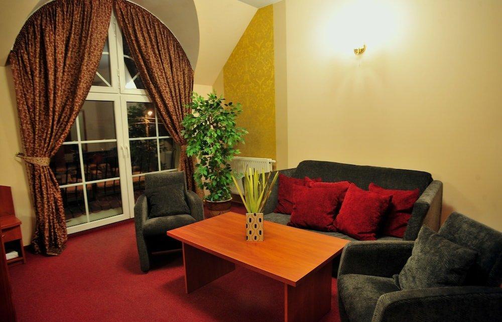 Hotel Złote Dęby Warschau Buitenkant foto