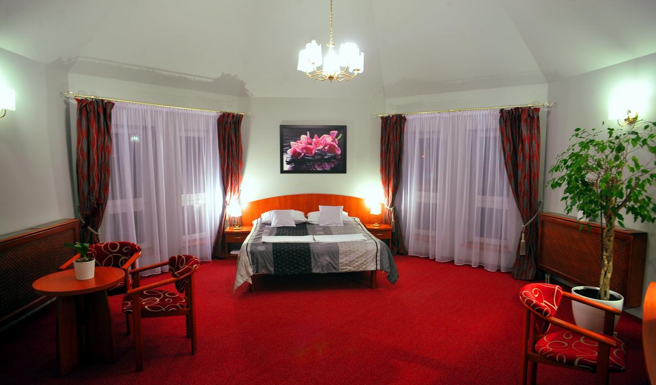 Hotel Złote Dęby Warschau Buitenkant foto