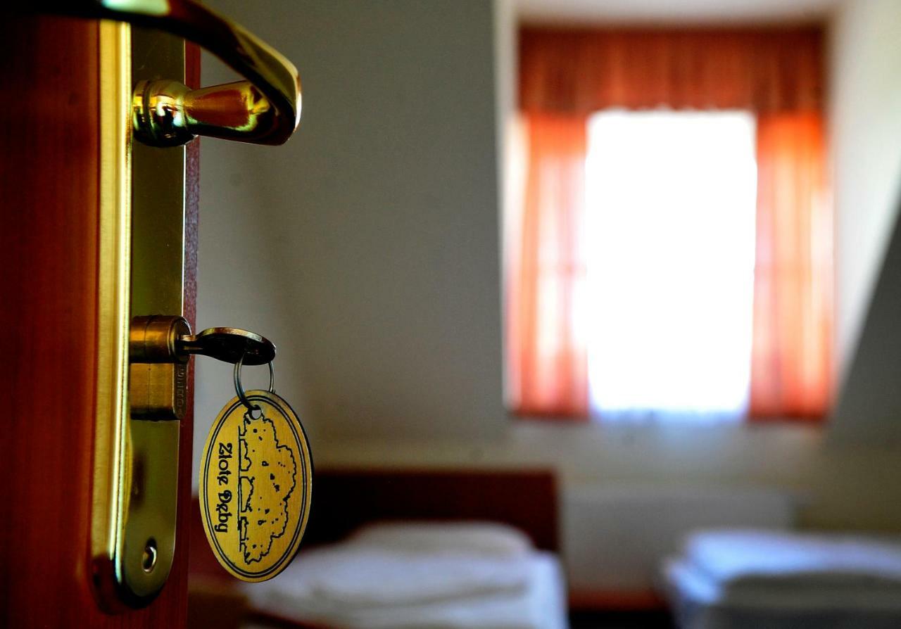 Hotel Złote Dęby Warschau Buitenkant foto