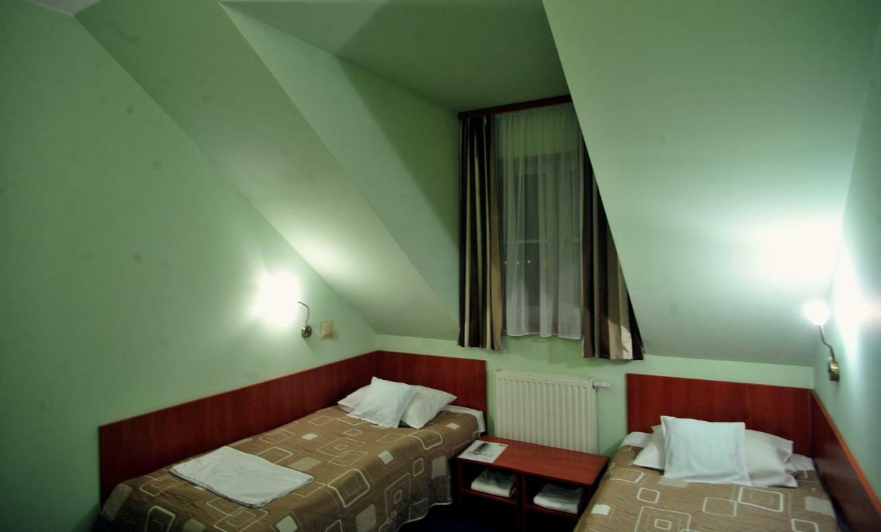 Hotel Złote Dęby Warschau Buitenkant foto