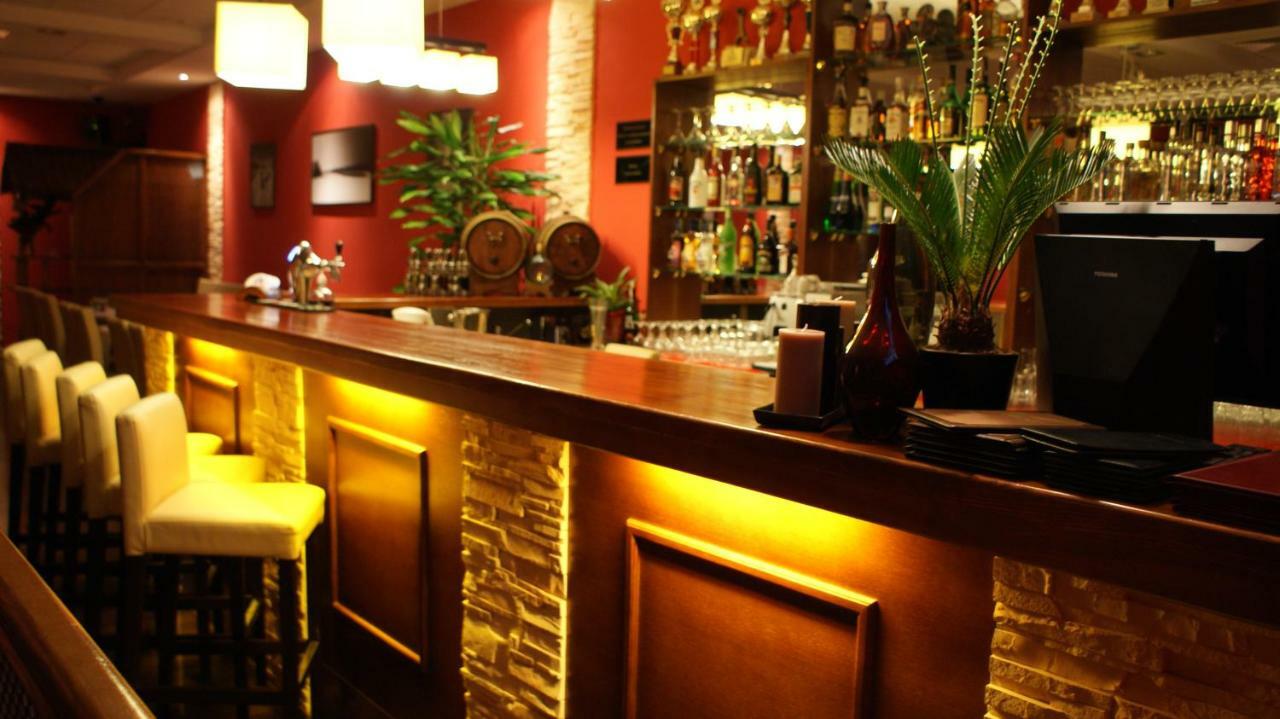 Hotel Złote Dęby Warschau Buitenkant foto