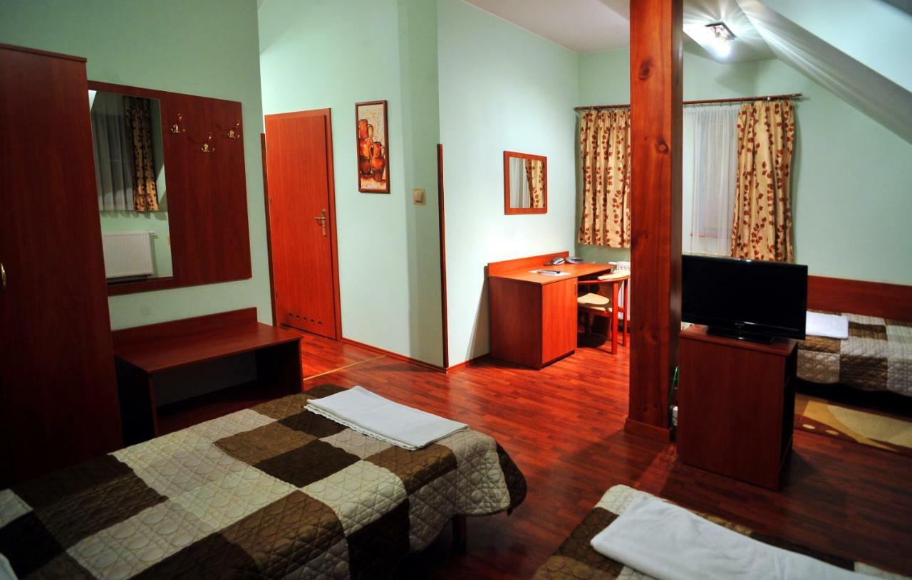 Hotel Złote Dęby Warschau Buitenkant foto